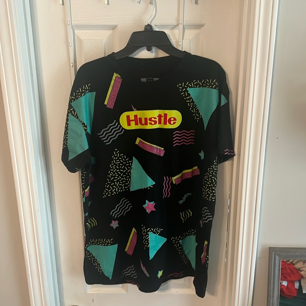 EUC Bailey Apparel Hustle Men’s Graphic Colorful TShirt  Size XL